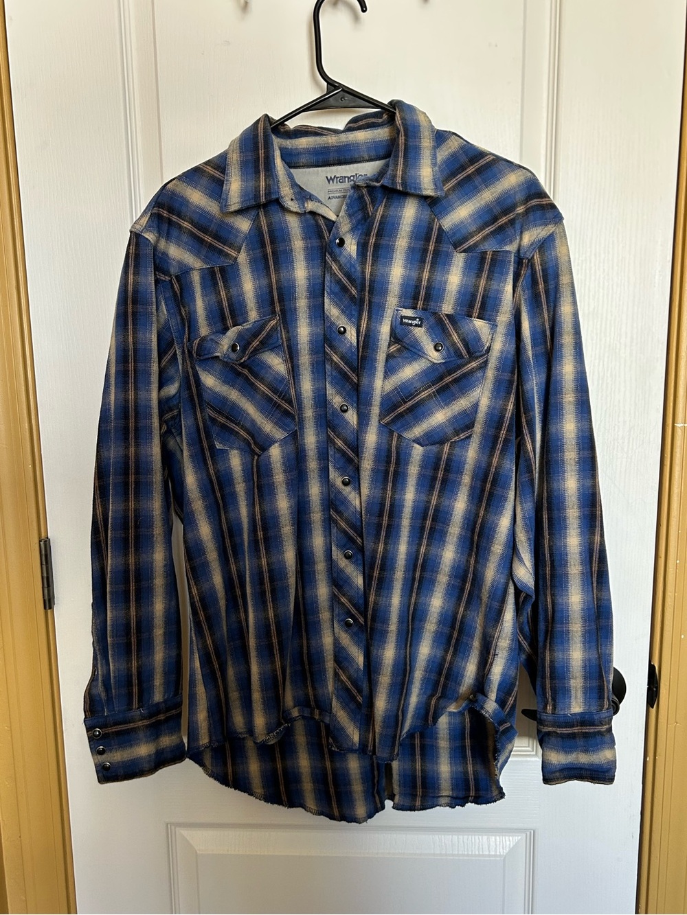 Men’s Wrangler pearl snap size XL